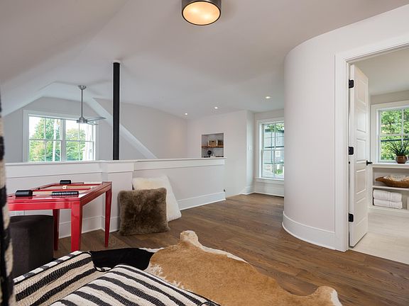 5th image of 563 N Broadway APT 3