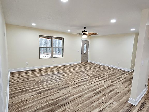5th image of 320 Cross Creek Trl