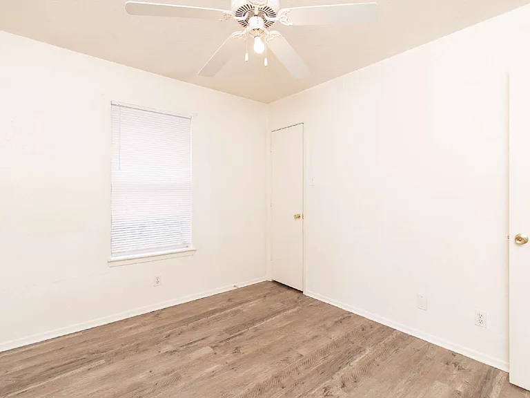 2018 Cedarhill Dr #C — Photo 8