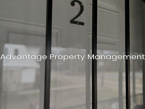 3rd image of 482 E McLemore Ave #2