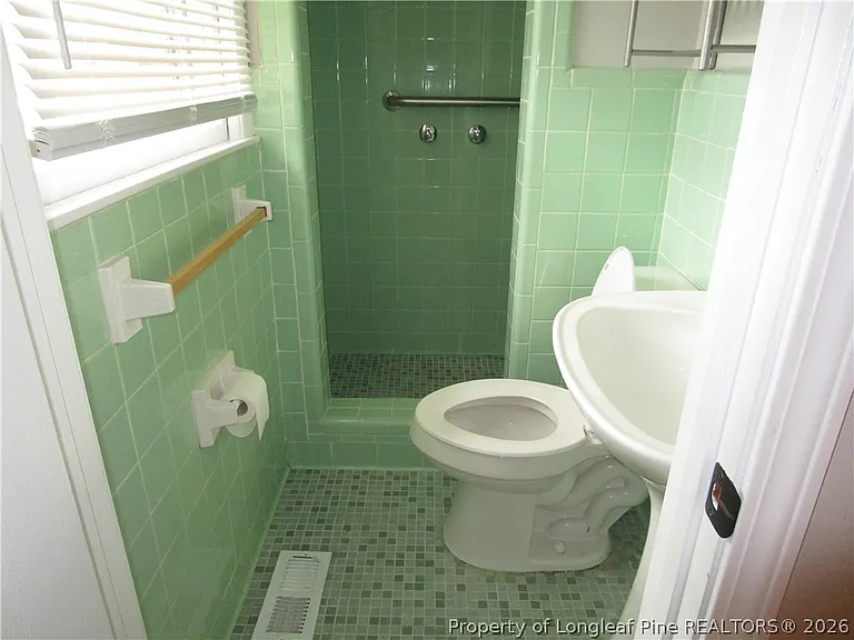 2516 NE Cumberland Rd — Photo 10