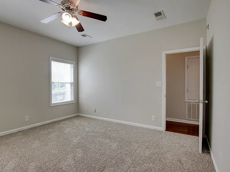 146 Alexander Blvd — Photo 12