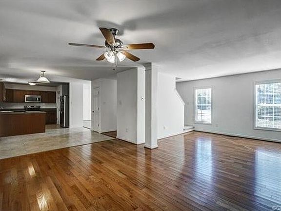 5th image of 3007 Rolling Hill Dr