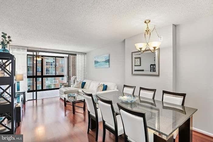 1st image of 1001 N Randolph St APT 405