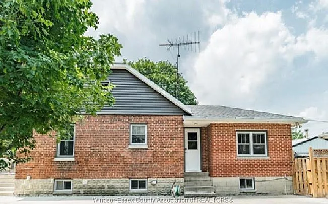 41 Alexandra Ave SW #BACK — Photo 1