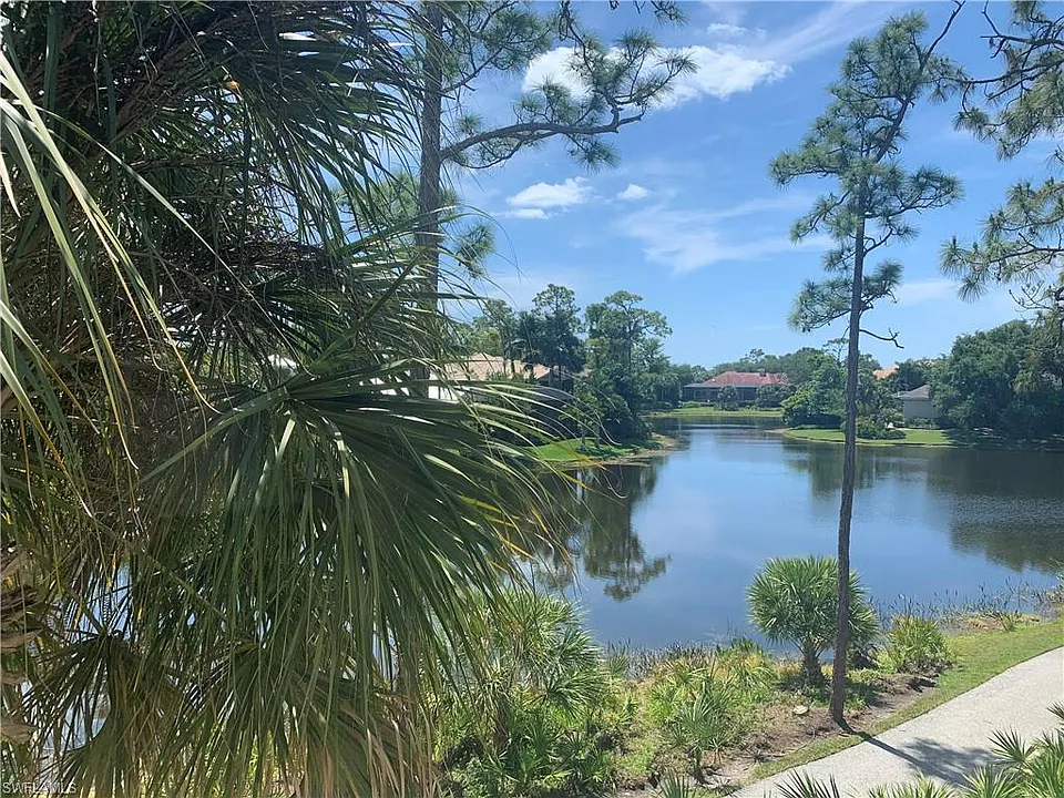 27080 Lake Harbor Ct #201
