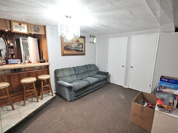 3rd image of 439 E Porter Ave