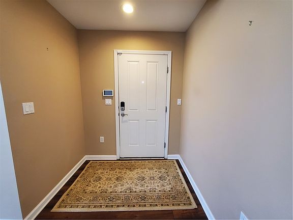 5th image of 230 Glen Arden Cir