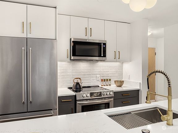 4th image of 5834 NE 75th Street #B207