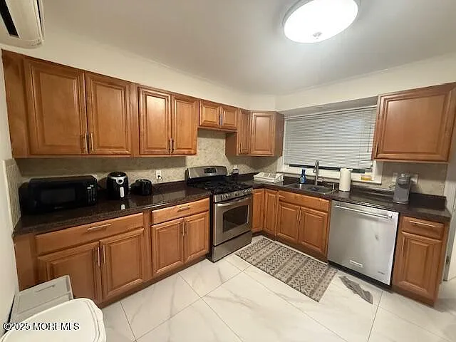 664 Hoey Ave — Photo 7