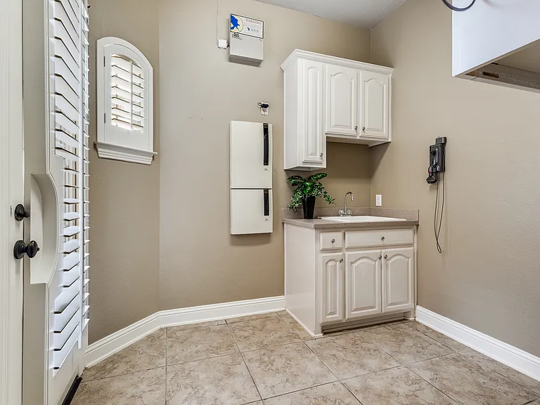 901 Sandy Trl — Photo 33
