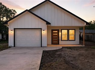 1420 Harwood St, Gonzales, TX 78629