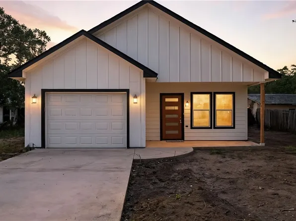 1420 Harwood St, Gonzales, TX 78629