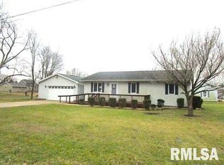 602 E 10th St, Delavan, IL 61734