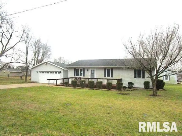 602 E 10th St, Delavan, IL 61734