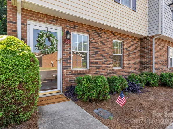 319 7th Street Pl SW APT B1, Conover, NC 28613