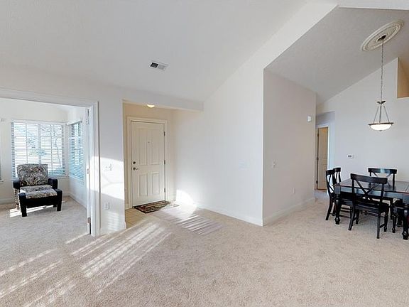 3rd image of 2875 Canterbury Cir