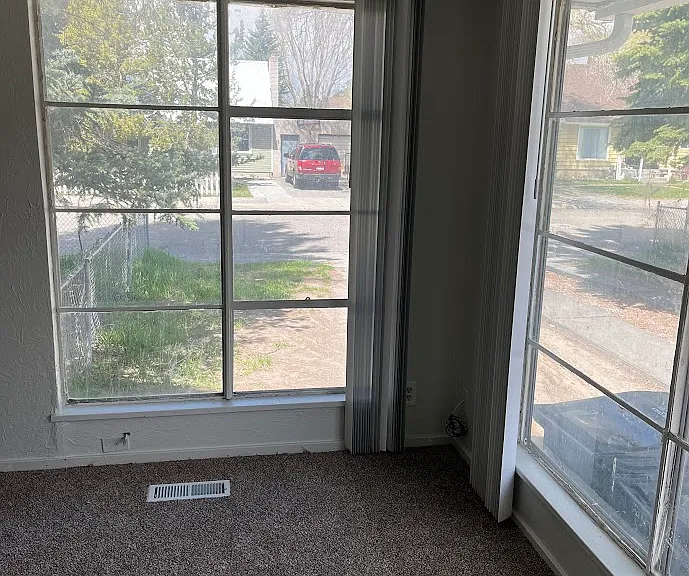 944 Poulson St — Photo 12