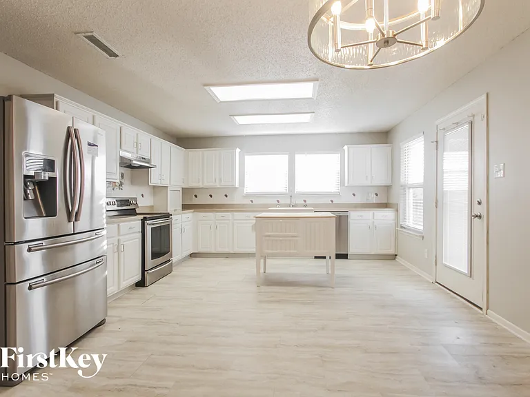 2310 Amberleigh Dr — Photo 5