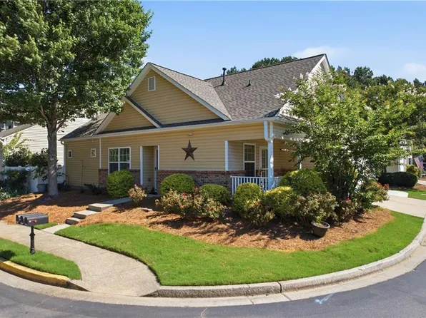 298 Hiawassee Dr, Woodstock, GA 30188