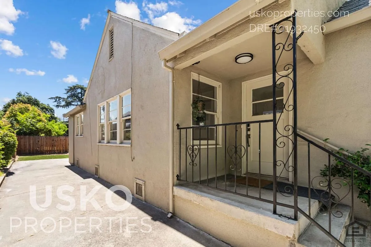 2625 27th St #2, Sacramento, CA 95818, USA — Photo 1