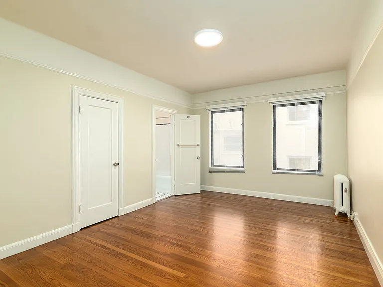 2275 Broadway — Photo 13