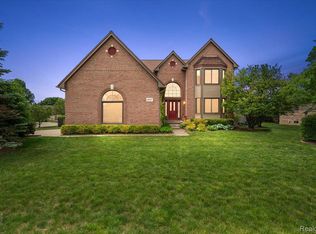 48037 Lafayette Dr, Macomb, MI 48044