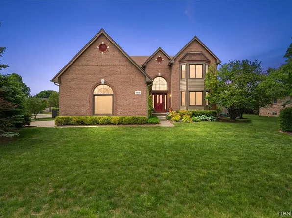48037 Lafayette Dr, Macomb, MI 48044
