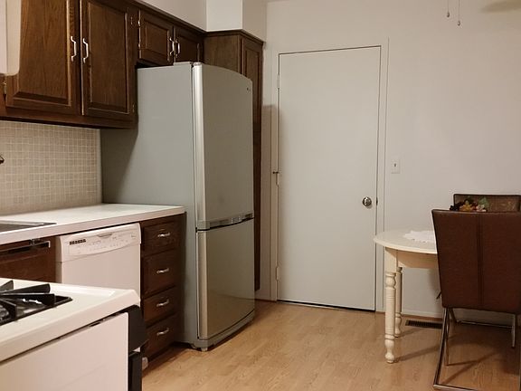 3rd image of 8202 Clay Ct