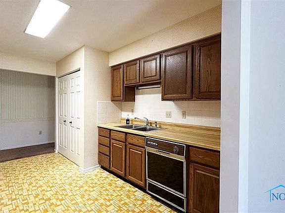 5th image of 1401 Van Buren St APT 28