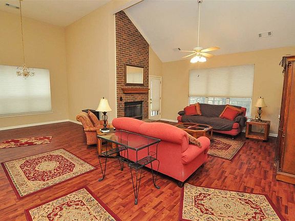 5th image of 676 Walnut Valley Ln