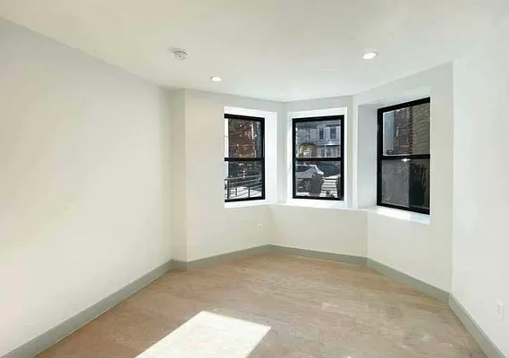 Rented by Delmark Realty LLC | media 53