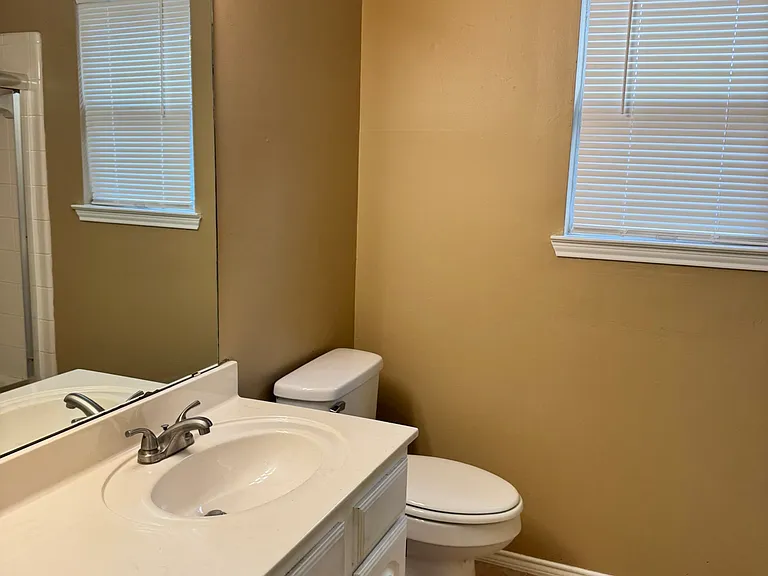 304 Patricia Ln — Photo 6