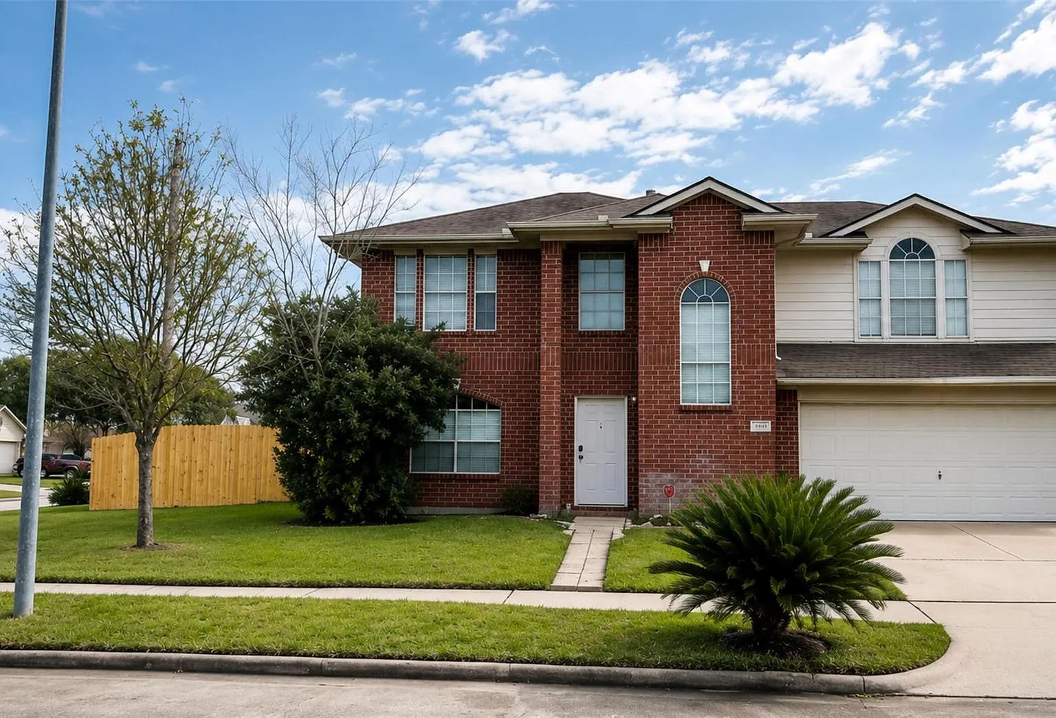 4 bed, 2.5 bath, 1991 sqft, $2,100 — Photo 1