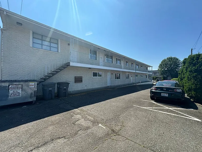 Bel-Air Apartments 8-Unit — Photo 17