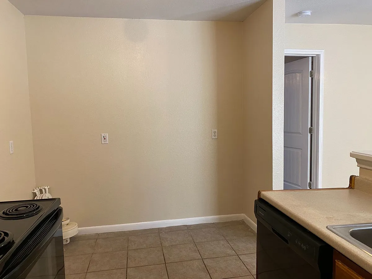 Building Photo - 7545 Windsor Oaks