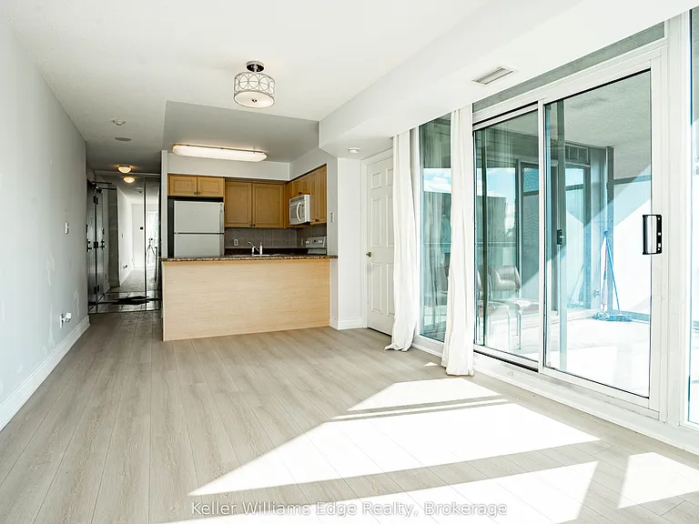 30 Grand Trunk Cres W #2001 — Photo 8