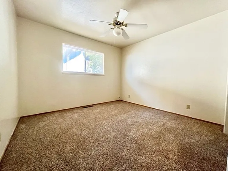 1544 Laburnum- Great 2 bedroom apartments in a quiet complex — Photo 13