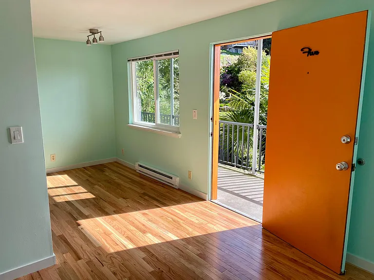 Entry and dining area with view to gardens