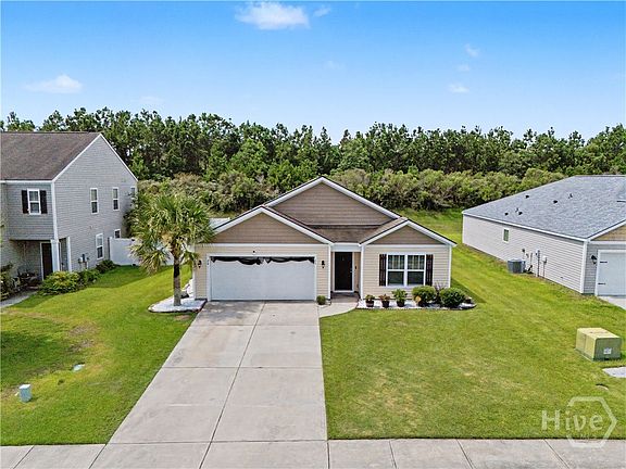 3rd image of 24 Hawkhorn Court