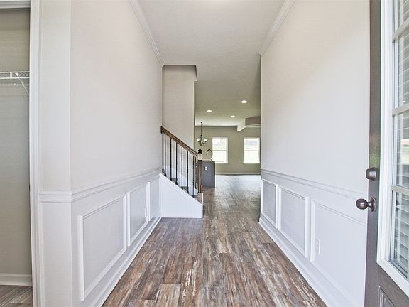 4th image of 5034 Pioneer Pkwy