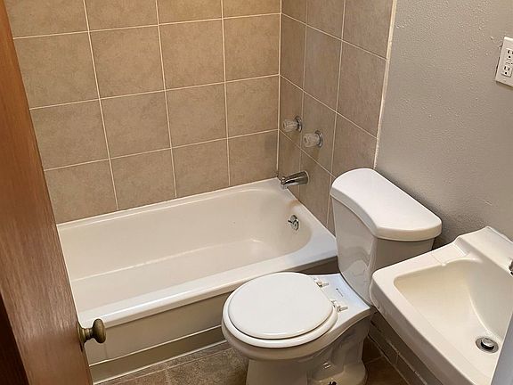 3rd image of 1010 N Corona St APT 110