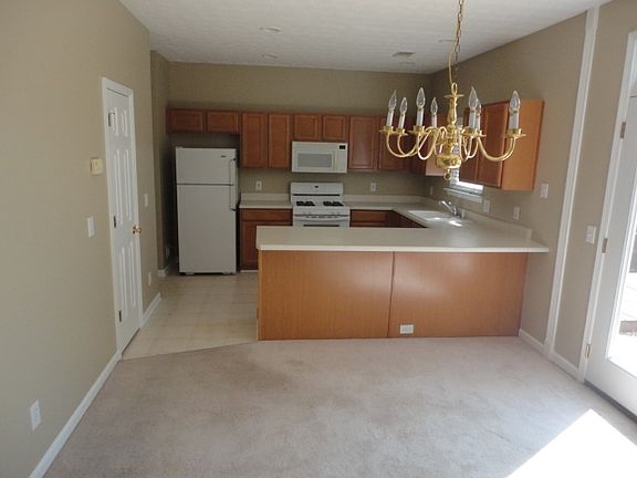 5th image of 584 W Oaks Dr