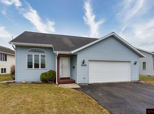 1709 Bassett Dr, Mankato, MN 56001
