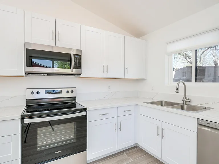 1120 E Waverly St #2 — Photo 18