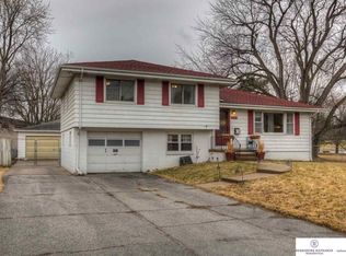 6963 Cuming St, Omaha, NE 68132