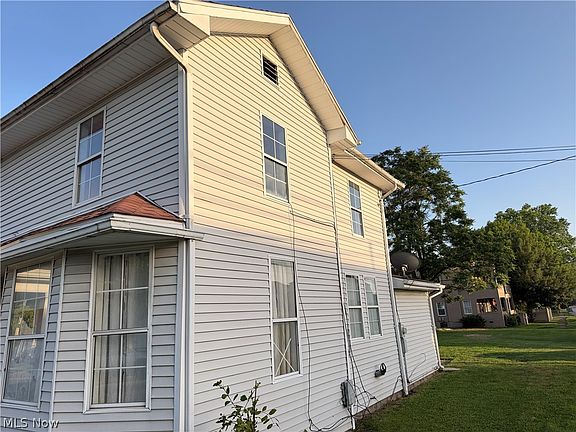 2nd image of 1100 Lakeview Dr