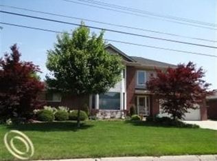 22455 Rio Vista St, Saint Clair Shores, MI