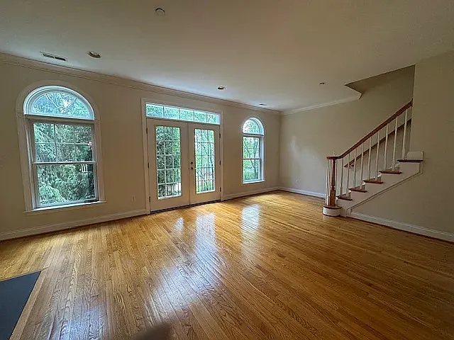 748 Moore Ave — Photo 7