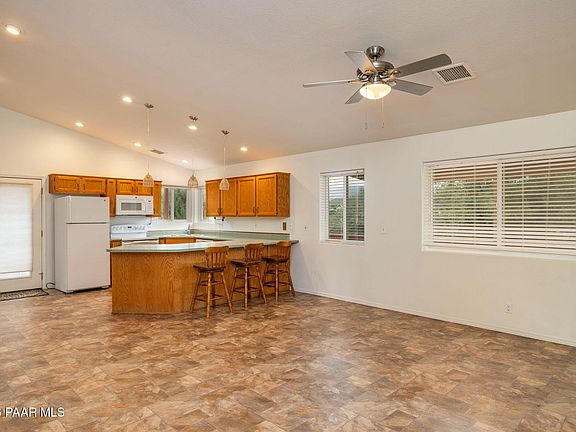 4th image of 976 N Latigo Ln